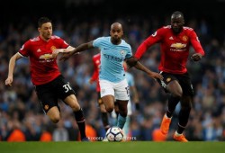 يونايتد يحول تأخره بهدفين غلى فوز بثلاثة أهداف أمام سيتي ويؤجل تتويجه باللقب