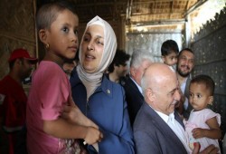 وفد برلماني وإغاثي تركي يزور مخيمات لاجئي الروهنغيا في بنغلاديش