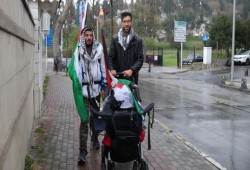 ناشط سويدي يكمل مسيرته إلى فلسطين بحراً بسبب الحرب في سوريا