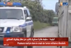 قتلى في تحطم طائرة عسكرية جزائرية بالقرب من مطار بوفاريك