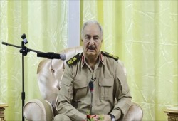 الجزيرة: نقل حفتر للعلاح بفرنسا بعد دخوله في غيبوبة إثر نزيف بالمخ