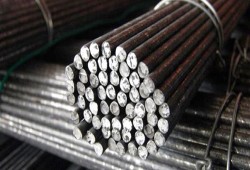 أسعار الحديد.. «عز» بـ 12550 جنيها للطن