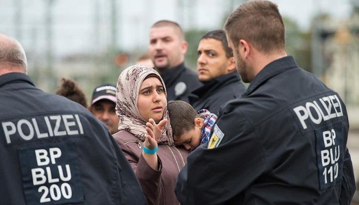 التلفزيون الألماني: اللاجئون السوريون يعودون إلى تركيا لعدم لَمِّ شمل أسرهم