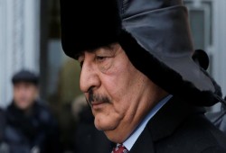 مقربون ينفون تعيين خليفة لحفتر المريض