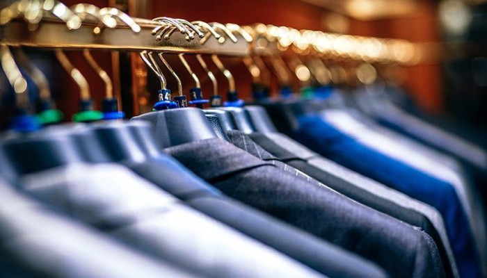 تنقل فيروسات وبكتيريا .. احذروا ارتداء الملابس الجديدة قبل غسلها