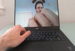 هكذا تمنع كاميرات أجهزتك من "التجسس" عليك