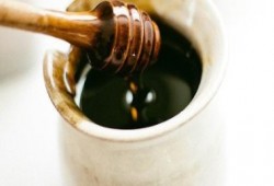 ما حقيقة خطورة العسل الأسود على الصحة؟