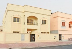 كويتيون يهددون حكومتهم بالقضاء بسبب مساحة بيوتهم