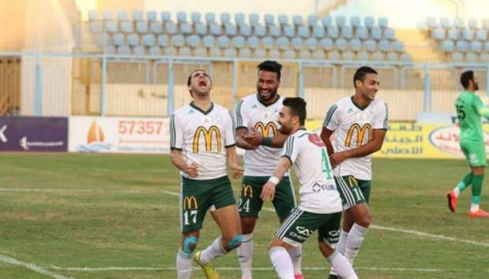 المصري يصعد في الكونفدرالية بالفوز بثنائية على مونانا