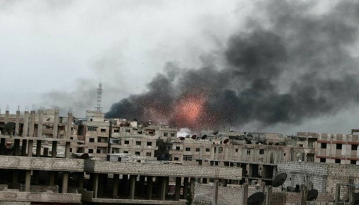 نظام الأسد يواصل قصف مخيم اليرموك بالبراميل المتفجرة