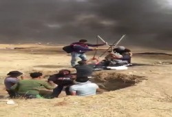 الغزاويون يبتكرون: "مقلاع" كبير يظهر في مسيرات العودة بغزة