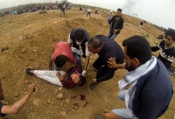 الغارديان: قمع مسيرة العودة سلوك وحشي ضد الفلسطينيين