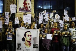 صحفي مصري سجين يفوز بجائزة "يونسكو" لحرية الصحافة