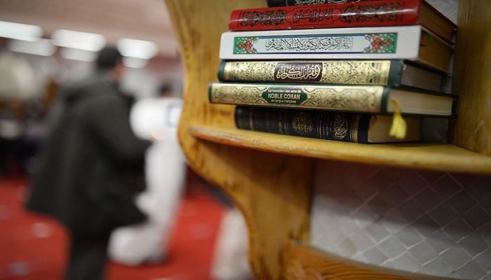 دعوات إبطال سور من القرآن تثير مسلمي فرنسا.. ساركوزي هنا