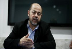 أبو مرزوق: ما لم يأخذه الاحتلال بالحرب لن يأخذه عبّاس بالتجويع