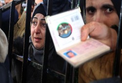 سلطات الانقلاب تفتح معبر رفح لعودة 20 عالقا بمطار القاهرة