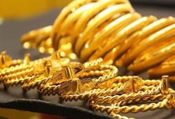 تراجع الذهب بفعل قوة الدولار وارتفاع عائد السندات الأمريكية