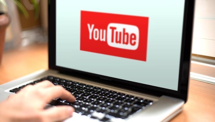 باحث أمريكي يستنكر حذف "يوتيوب" فيديو لقتل إسرائيل أطفال بغزة