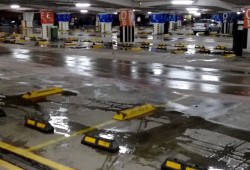 الأمطار الغزيرة تتسبب في سقوط سقف كارفور المعادي