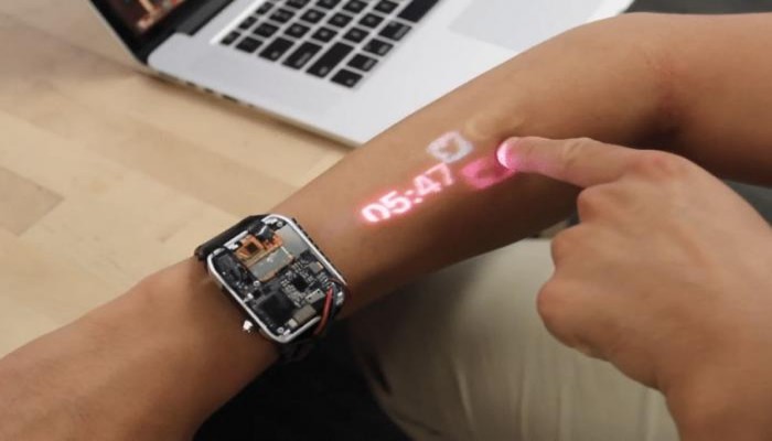 LumiWatch ساعة ذكية تحول ذراعك إلى شاشة تعمل باللمس