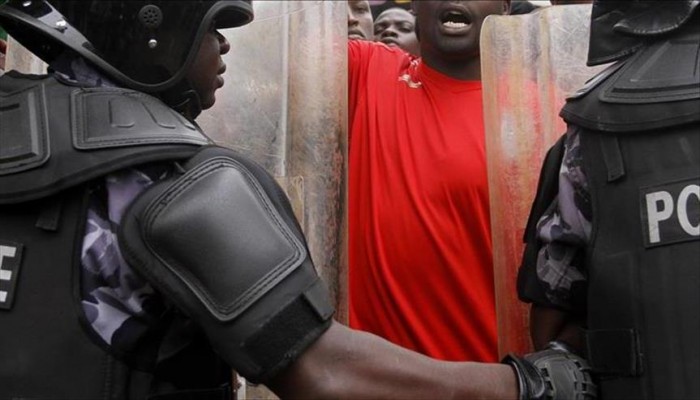 قتيلان و36 موقوفًا خلال مداهمة الشرطة الأوغندية لمسجد في كمبالا