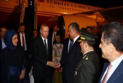 أردوغان يصل أوزبكستان في زيارة تشهد توقيع 20 اتفاقية تعاون