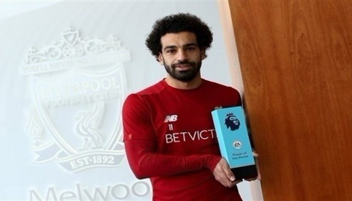 محمد صلاح أول أفريقى يتوج بجائزة رابطة الكتاب الإنجليز