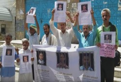 وقفتان بتعز ومأرب تضامنا مع صحفيين معتقلين