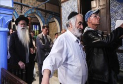 تونس.. أكثر من 5 آلاف يهودي يشاركون بالزيارة السنوية في "الغريبة"