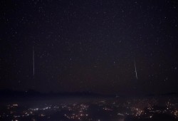 زخة شهب "إيتا الدلويات" تزين السماء