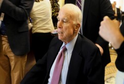 ماكين يرفض أن يحضر ترامب جنازته