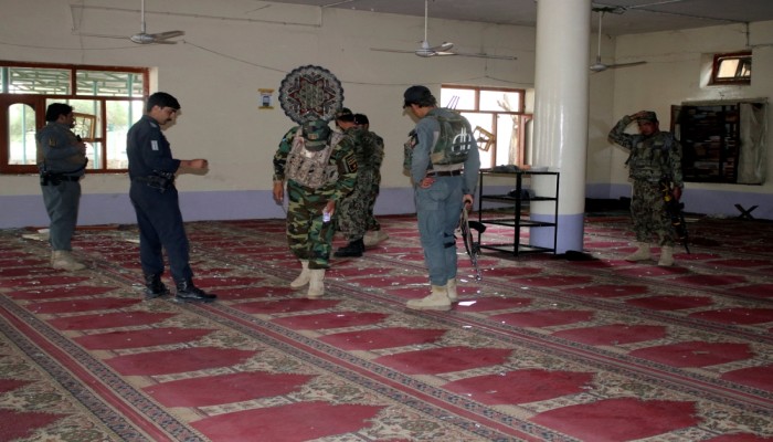 مقتل 13 شخصا بانفجار في مسجد شرق أفغانستان