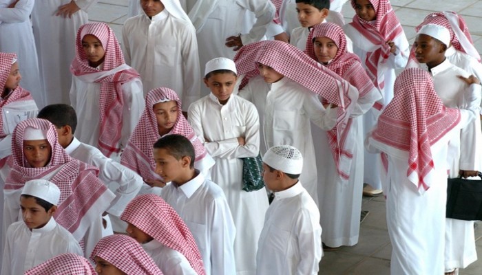 "نرفض استقدام معلمين مصريين".. هاشتاغ يثير جدلا بالسعودية