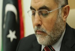 مسؤول بإخوان ليبيا يندد بعمليات حفتر بدرنة