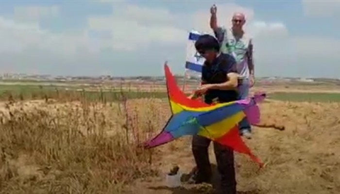 مستوطنون يطلقون طائرة حارقة باتجاه غزة فارتدت إليهم (فيديو)