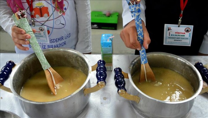 طالبين أتراك يخترعون حل لقياس الملح في طعام رمضان بدون تذوقه