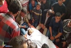 استشهاد شاب فلسطيني متأثرا بجراحه بالخليل بعد دهسه من حافلة صهيونية
