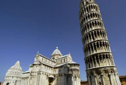 علماء يكتشفون سر برج بيزا المائل