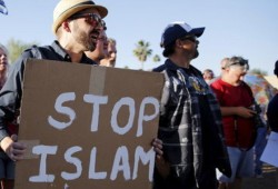 "هآرتس": كراهية الإسلام صمغ يربط متطرفي تل أبيب وواشنطن