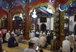مسلمو الصين يؤدون أول صلاة التراويح