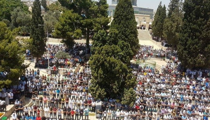 120 ألف مصل يؤدون الجمعة الأولى من رمضان في الأقصى