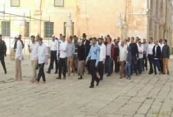 مئات المستوطنين يقتحمون الأقصى
