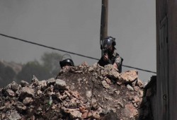 شبان يضرمون النار ببرج عسكري إسرائيلي شرق البريج