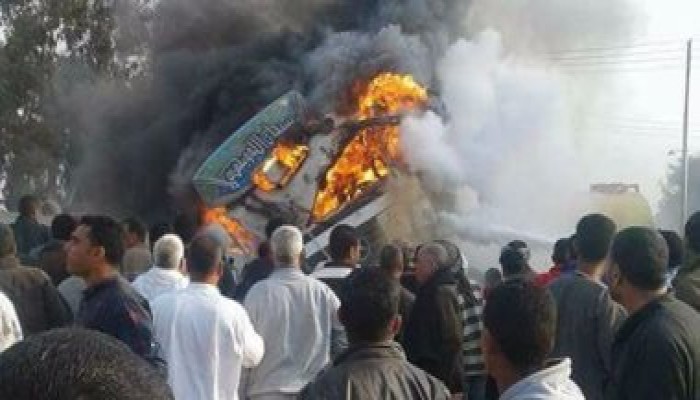 بسبب حرارة الجو.. تفحم "ميكروباص" فى موقف "الزراعة" بالشرقية