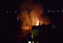 طائرات الاحتلال تقصف قاربين بميناء غزة وموقعا شمال القطاع
