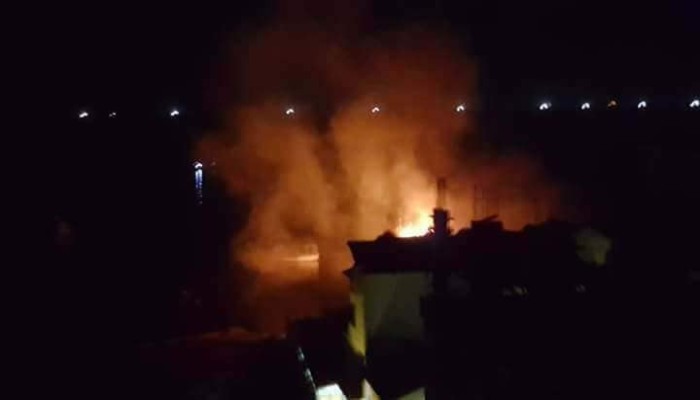 طائرات الاحتلال تقصف قاربين بميناء غزة وموقعا شمال القطاع