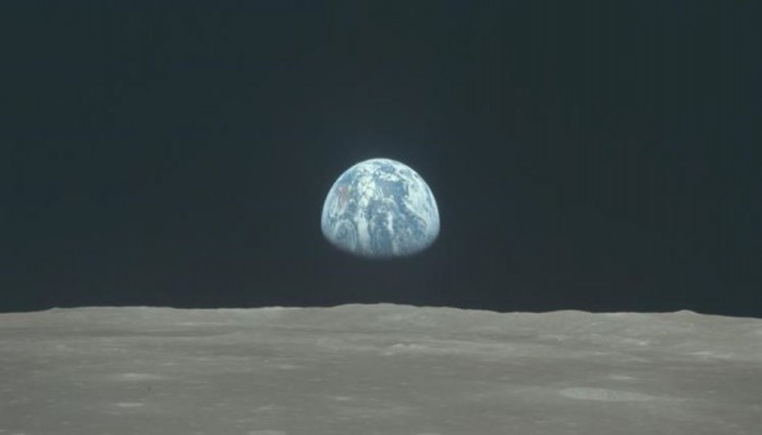 وفاة رابع إنسان وطأت قدمه سطح القمر.. تعرف عليه؟