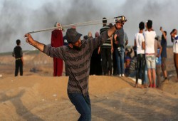 المقلاع .. أداة نضال فلسطيني حاضرة في مسيرة العودة