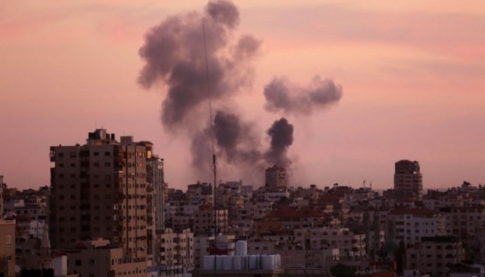 الاحتلال يقصف عدة مواقع للمقاومة في قطاع غزة