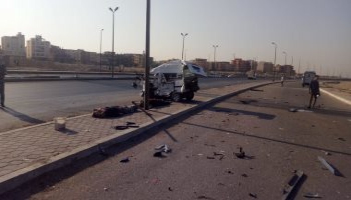 مصرع 3 أشخاص وإصابة 4 آخرين فى تصادم 3 سيارات بطريق اﻷوتوستراد